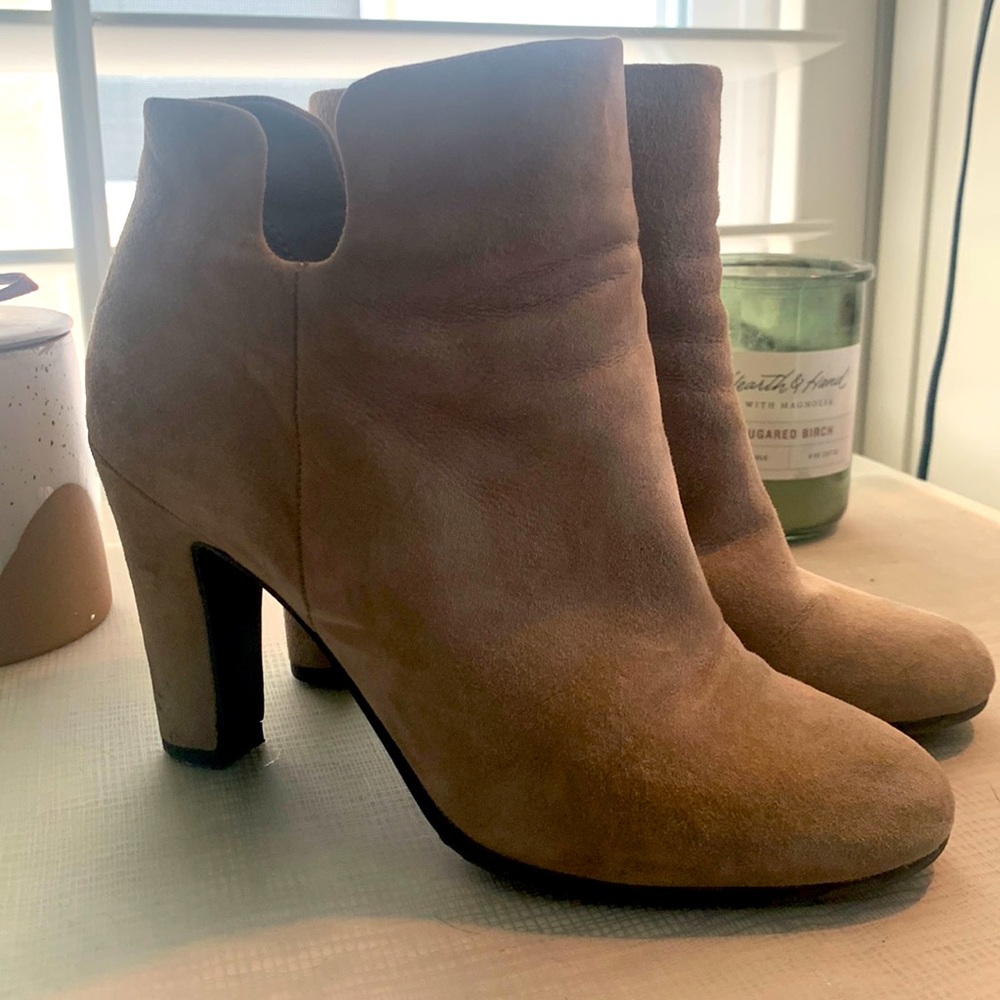 Sam Edelman nude suede bootie in size 4